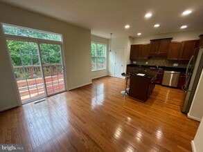 Building Photo - 327 Woodstream Blvd