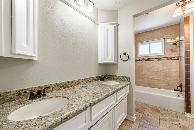 Building Photo - 102 Butlers Ct