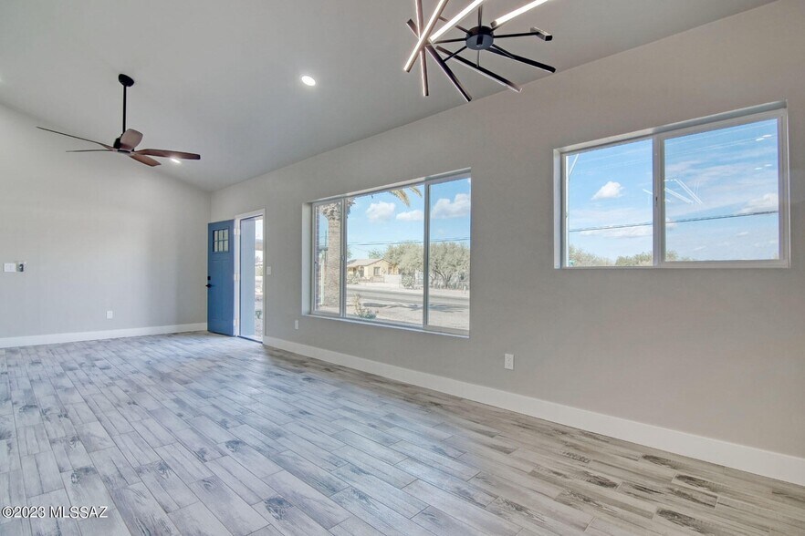 Building Photo - 892 E Glenn St