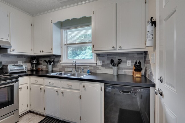 Building Photo - 210 Parthenia Dr