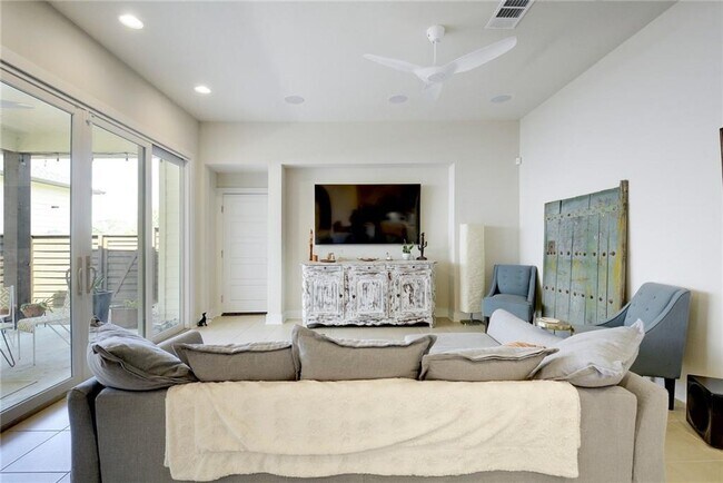 Building Photo - 1508 Arcilla St