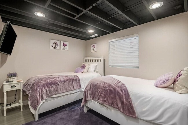 Building Photo - 5539-47 W Archer Ave