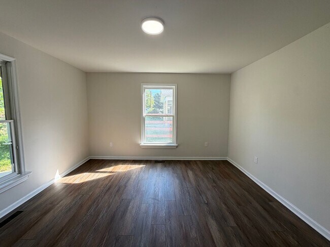 Building Photo - 908 Rives St