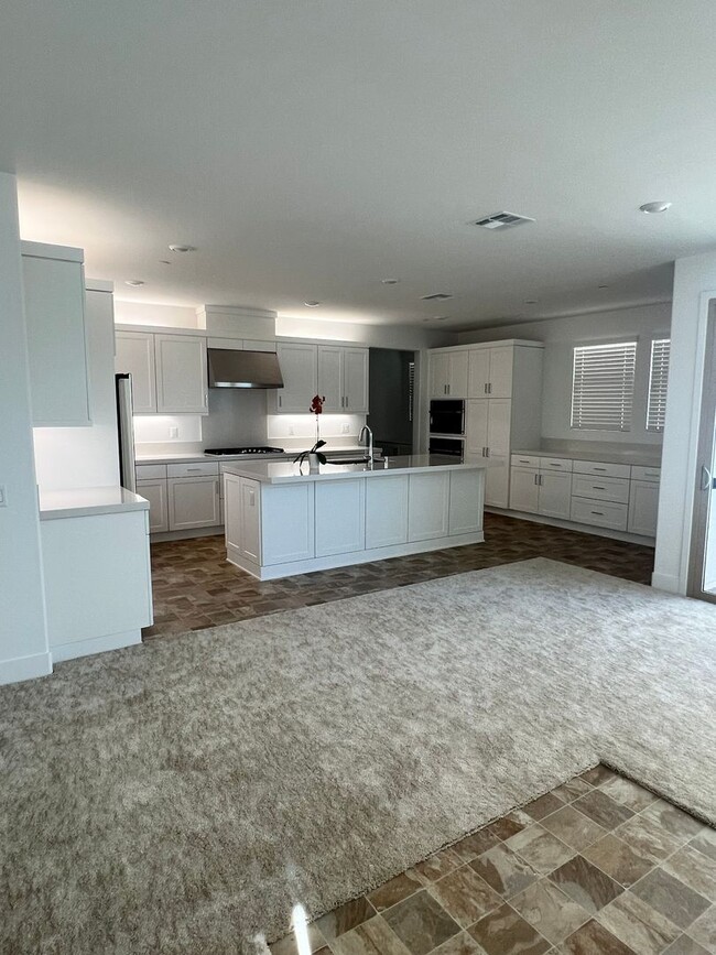 Building Photo - Camarillo - Brand New 4 bedroom, 3.5 home in