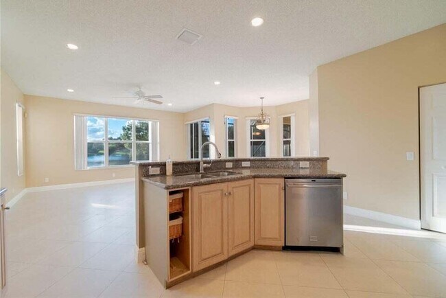 Building Photo - 7227 Chesapeake Cir