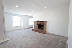 Building Photo - 8 Fanelli Ln