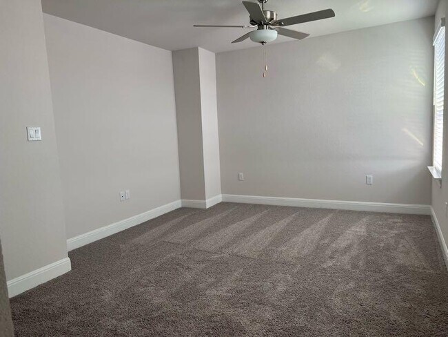 Building Photo - 15501 Ellinger Dr