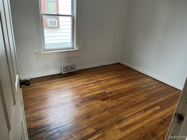 Building Photo - 7592 Maxwell Ave