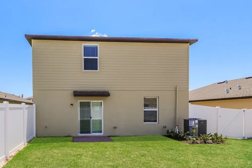 Building Photo - 747 Carlyle Wy