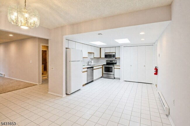 Building Photo - 332C Quinton Dr