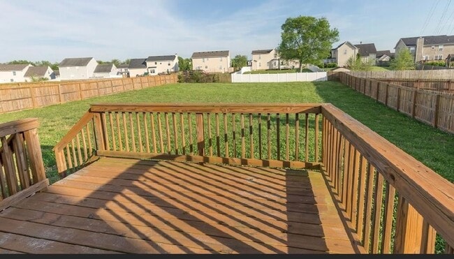 Building Photo - 3 Bedroom Dog Friendly Home For Rent!