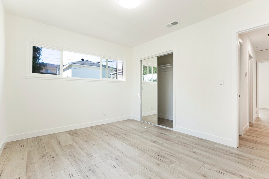 Building Photo - 1061 E Santa Anita Ave