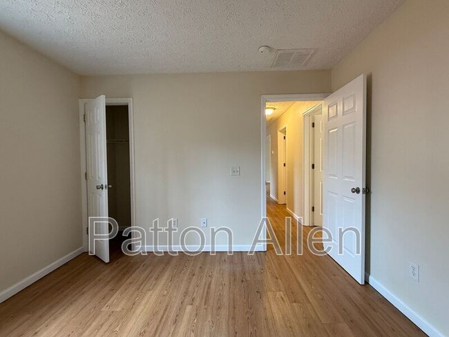 Building Photo - 2 Jenny St