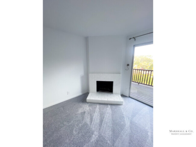 Building Photo - HALF MONTH RENT FREE!! TIBURON 2br/1.5ba  ...