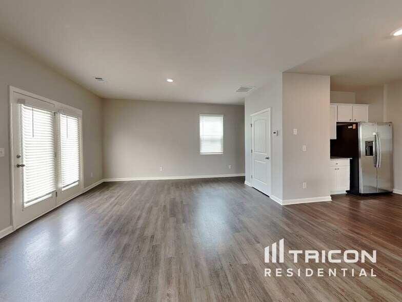 Building Photo - 5580 Foxglove Wy