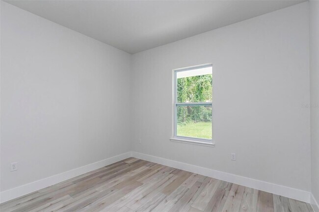 Building Photo - 7911 N Pocono Dr