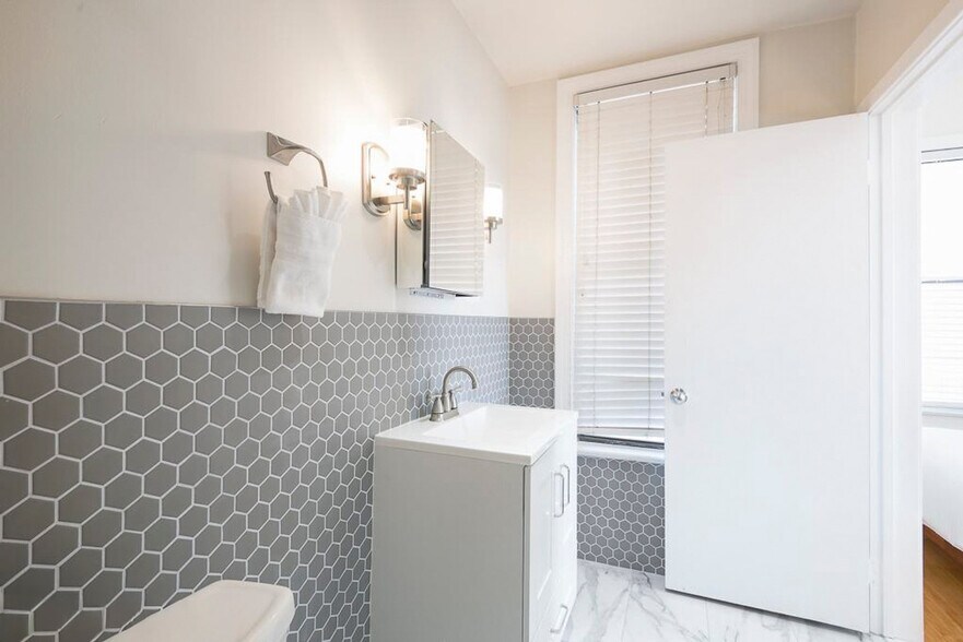 Building Photo - 1822 15th St NW