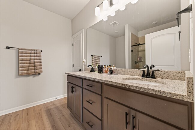 Building Photo - 1010 Gentle Nook Dr