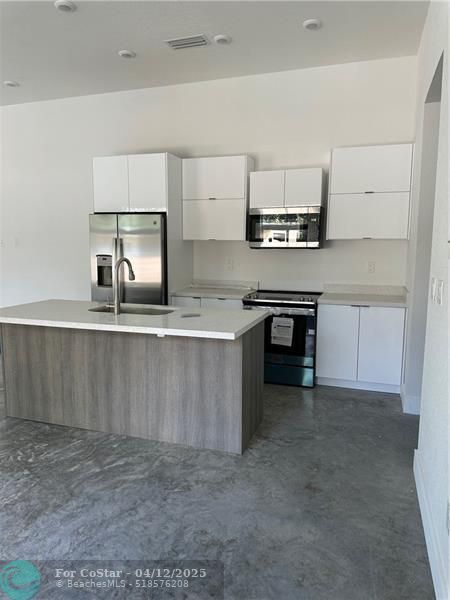 Building Photo - 1305 N 58th Ave