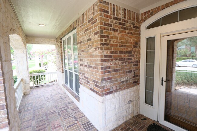 Building Photo - 22719 Sierra Lake Ct