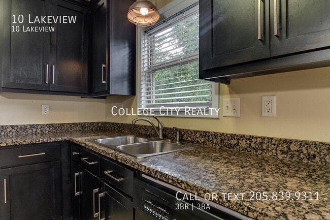 Building Photo - 10 Lakeview