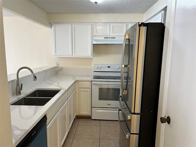 Building Photo - 12560 Newbrook Dr