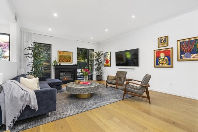 Building Photo - 2237 Century Hill