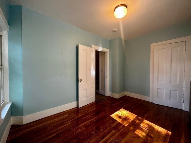 Building Photo - 34 Arlington St