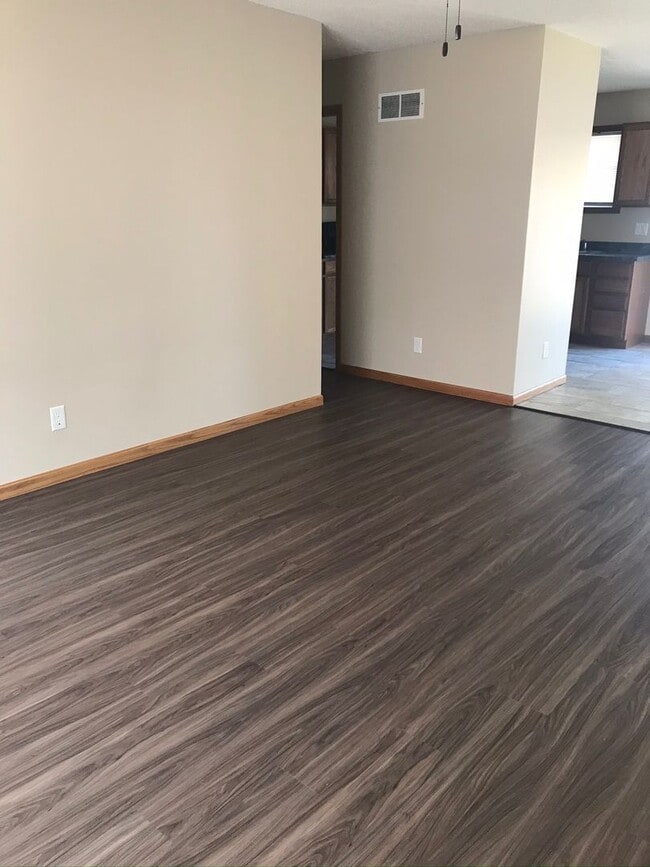 Building Photo - 4 Bedroom, 3 Bathroom House with Attached Double Car Garage