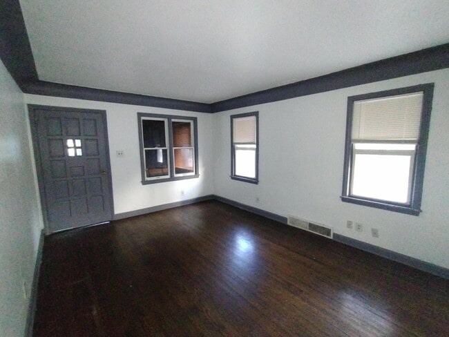 Building Photo - 216 Goodell St