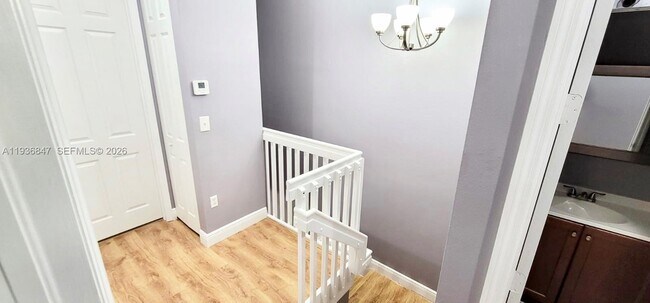 Building Photo - 1005 NE 42nd Pl