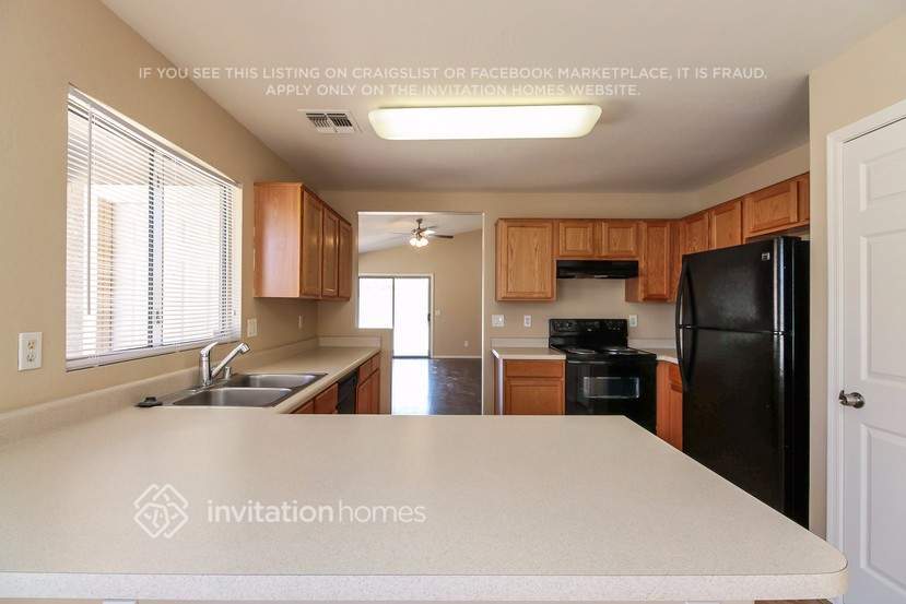 Building Photo - 14313 N 125th Dr