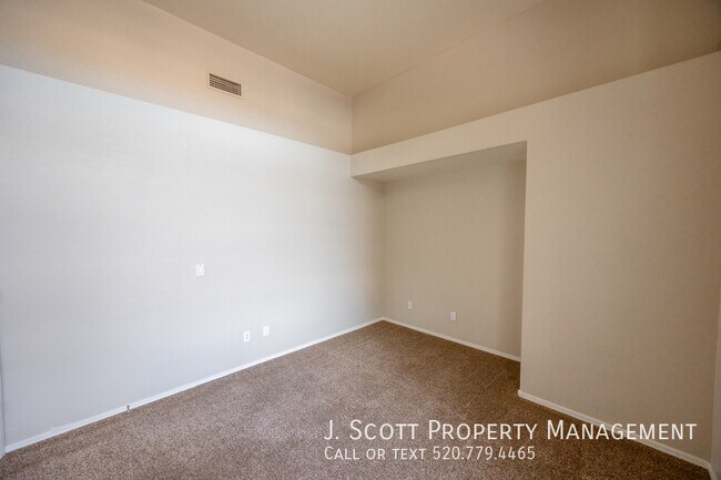 Building Photo - 7417 W Candelaria Dr