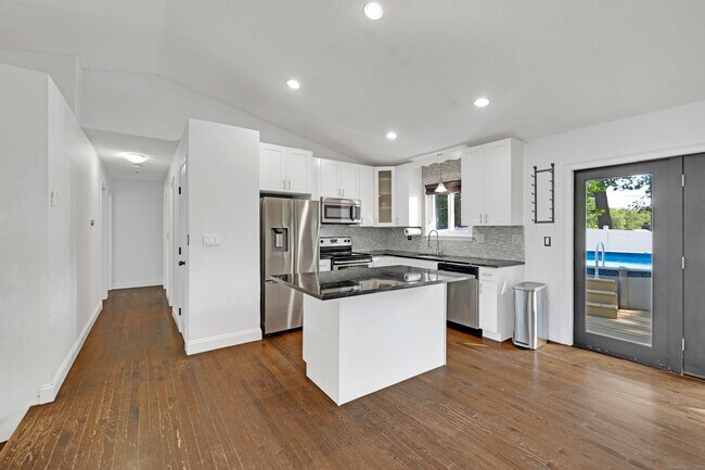 Building Photo - 90 Village Ln