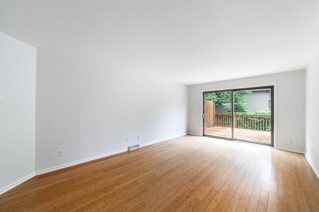 Building Photo - 201 Briarcrest Ct