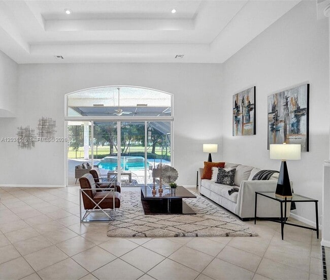 Building Photo - 2501 Poinciana Dr