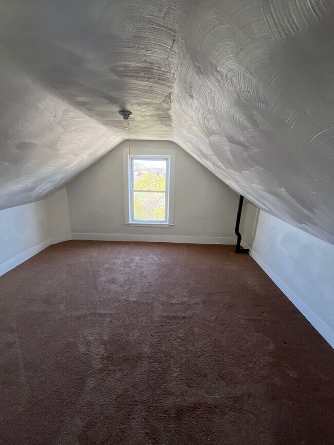 Building Photo - Central St Apartments