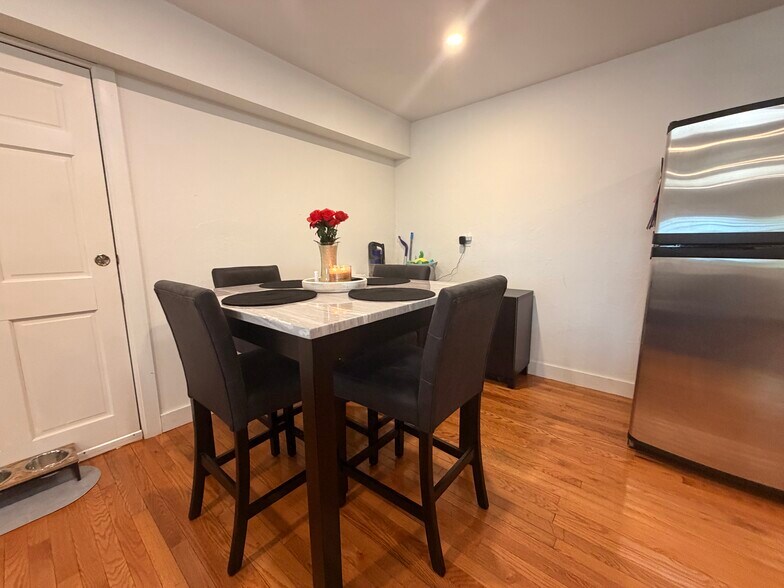 Building Photo - 532 East St