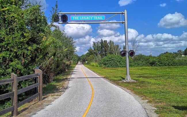 Building Photo - 4140 Central Sarasota Pkwy