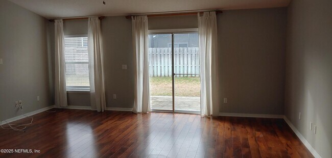 Building Photo - 916 Hyannis Port Dr