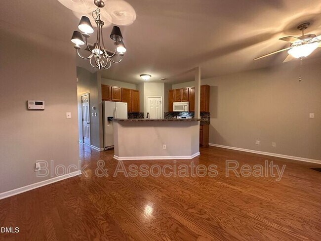 Building Photo - 27 Great View Ct