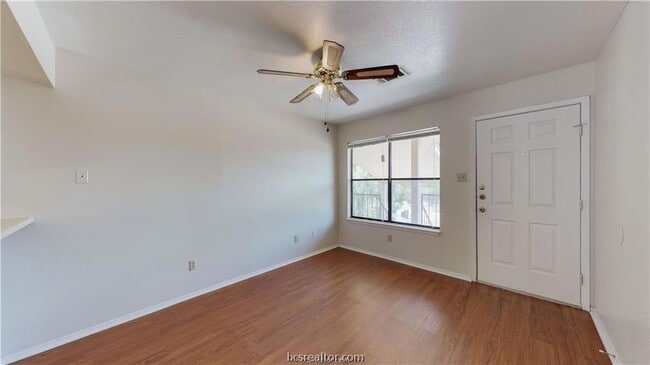 Building Photo - 307 Manuel Dr