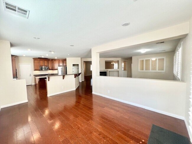 Building Photo - 18 Blue Valley Dr