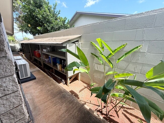 Building Photo - Duplex- Back House, Available Now in Salt ...