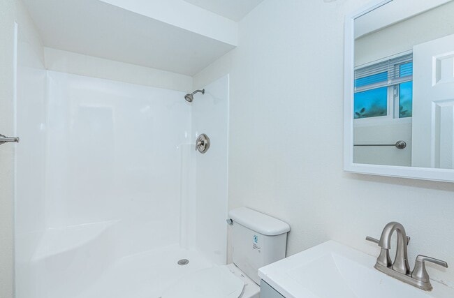 Building Photo - Modern Renovated 4BR Home in Oceanside – P...