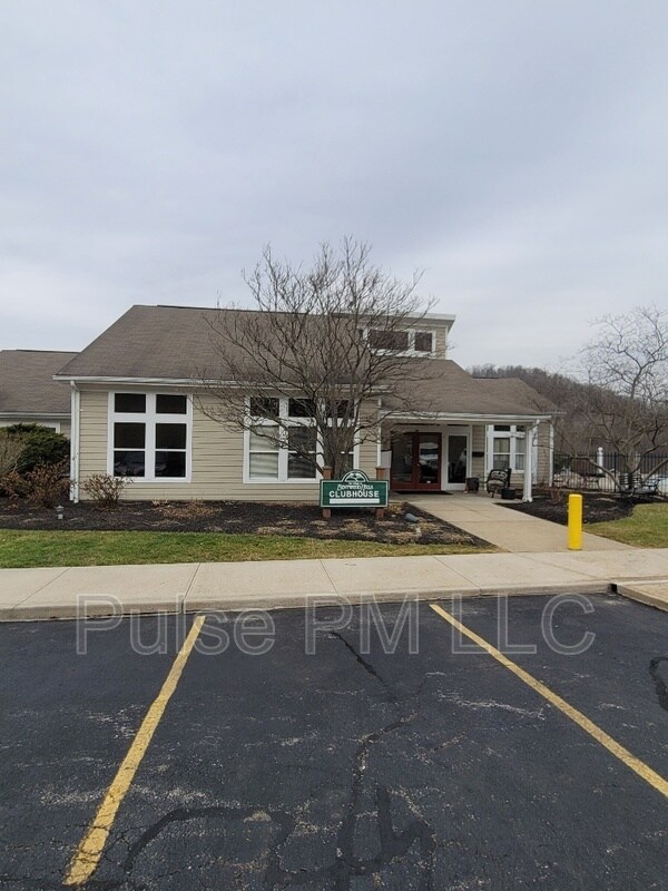 Building Photo - 440 Lakeview Dr
