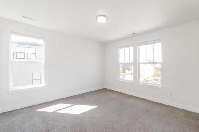 Building Photo - Traverse Mountain | SPACIOUS LIVING | 6 BED 4 BATH SINGLE FAMLY HOME