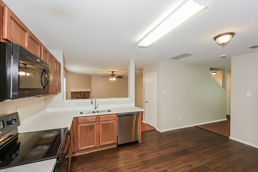 Building Photo - 1054 Graystone Dr