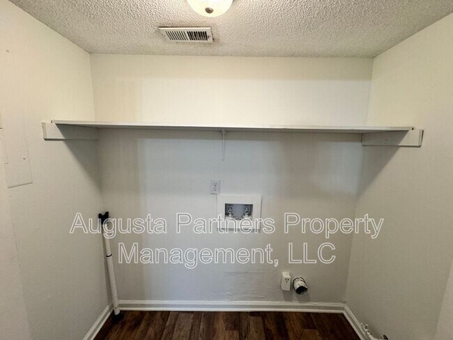 Building Photo - 415 Evans Mill Cir