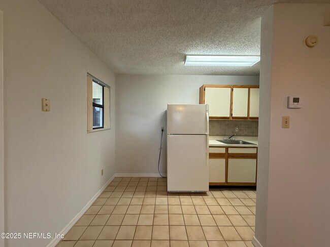 Building Photo - 195 Cardinal Dr
